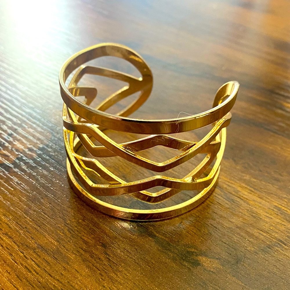 🍀Gold Colored Bangle Bracelet